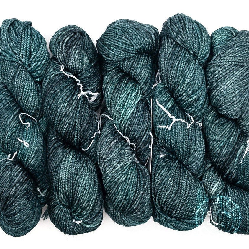Rios von Malabrigo in der Farbe Pines, handgefärbte, mulesingfreie Merinowolle, tierfreundlich, ökologisch und fair hergestellt